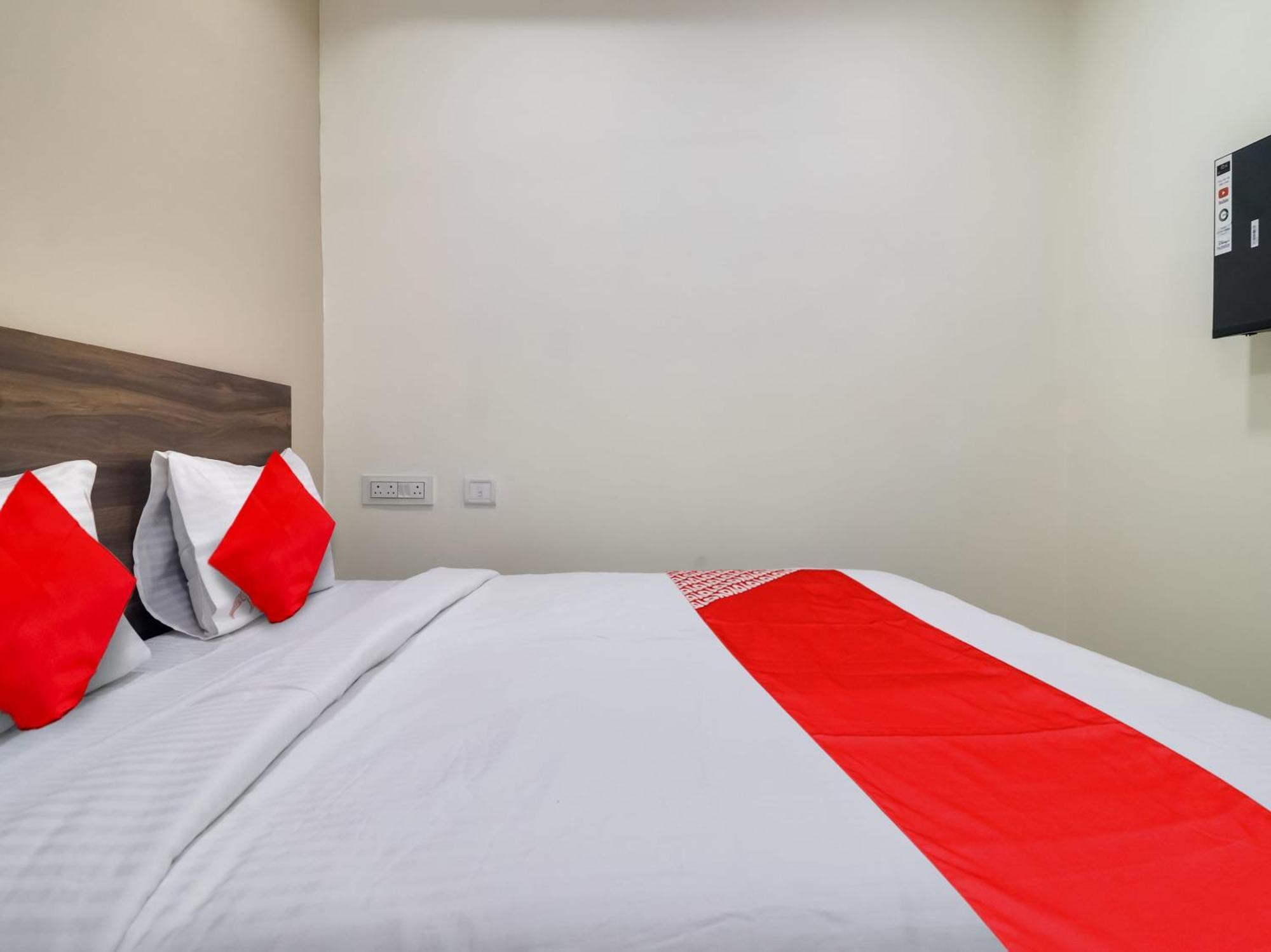 Hotel O Red Stone Hotels Haiderabad Buitenkant foto